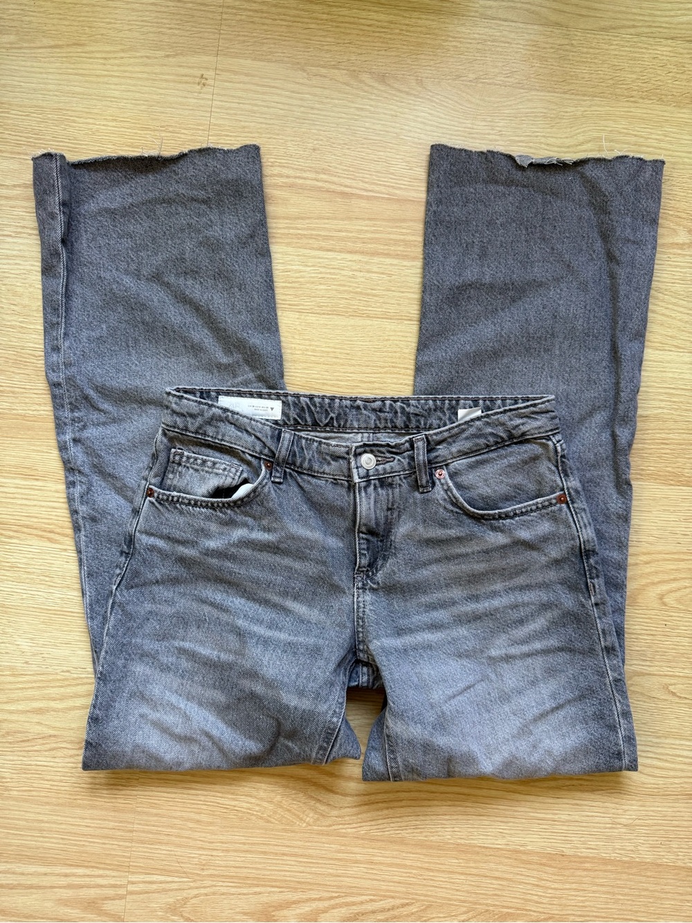 Zara Women Straight Leg Jeans in Washed Gray